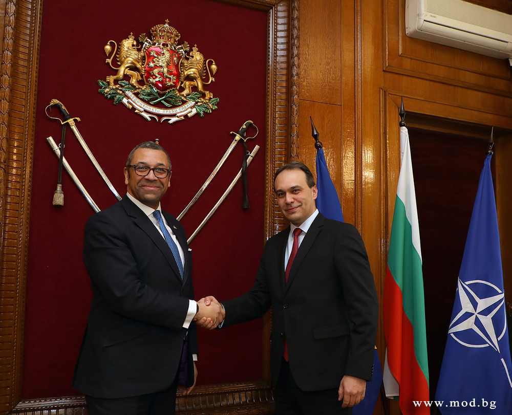 Министърът на отбраната Драгомир Заков проведе среща с британския министър за Европа и Северна Америка Джеймс Клевърли 