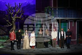 Народен театър „Иван Вазов“ - постановка „Оръжията и човекът“