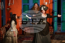 Народен театър „Иван Вазов“ - постановка „Оръжията и човекът“